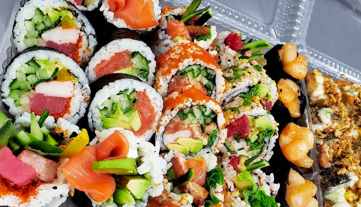 Assortiment de makis colorés de Sushi Oshima